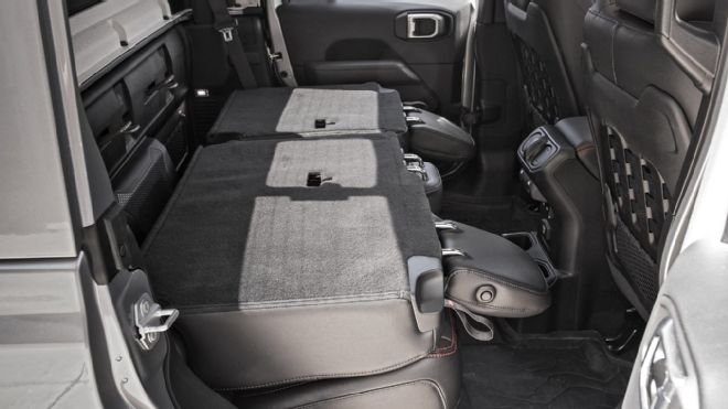 גיפ גלדיאטור 2020 מושבים אחוריים מקופלים